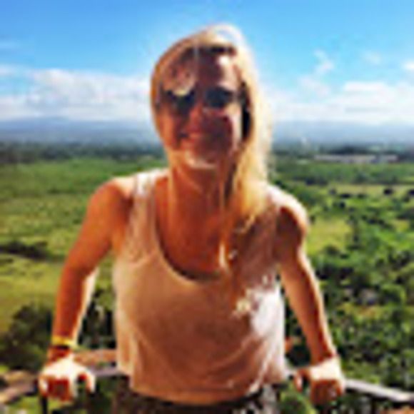 Meet your Posher, Hannah - Picture 1 of 1